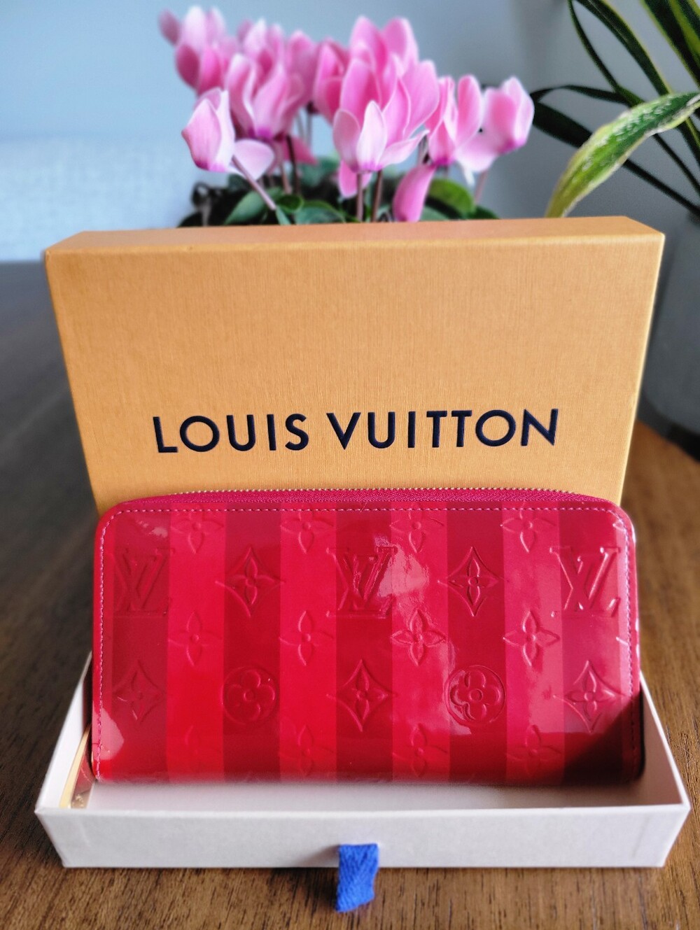 🍒 Louis Vuitton Monogram Vernis Rayures Zippy Wallet